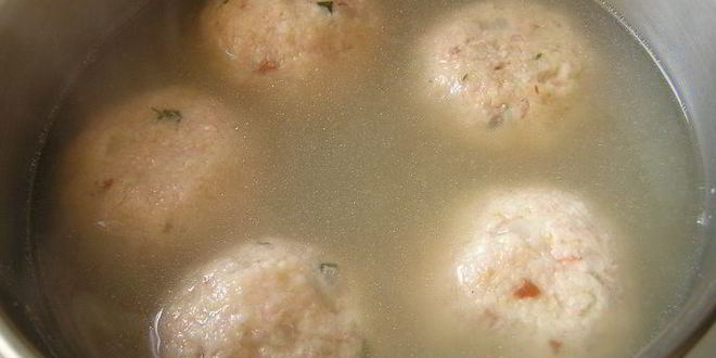 Рецепт канедерли из хлеба и колбас в бульоне