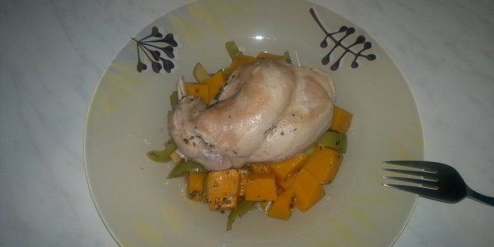 Как приготовить кролика в прованском бульоне с тушеной тыквой и перцем