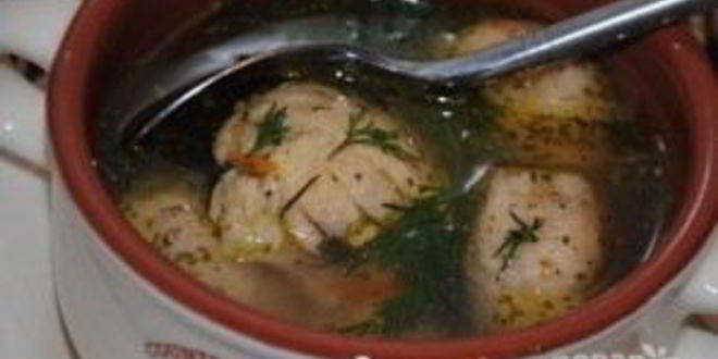 Рецепт куриного бульона с клецками из сушек