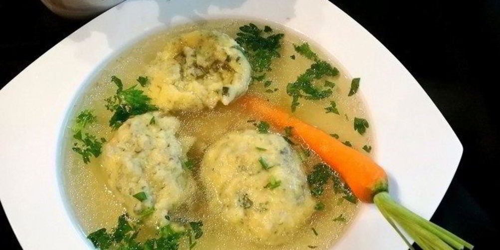 Как приготовить куриный бульон с клецками