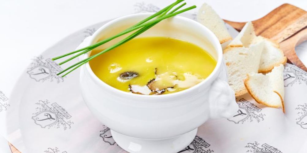 Как приготовить куриный бульон со сморчками и черным трюфелем