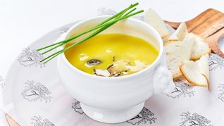 Рецепт Куриного бульона со сморчками и черным трюфелем