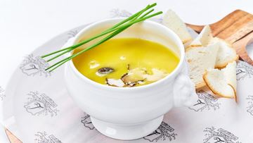 Рецепт Куриного бульона со сморчками и черным трюфелем