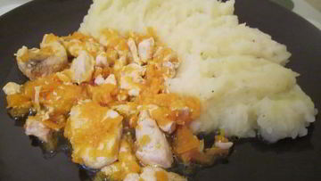 Рецепт Курицы тушеной с морковью в бульоне