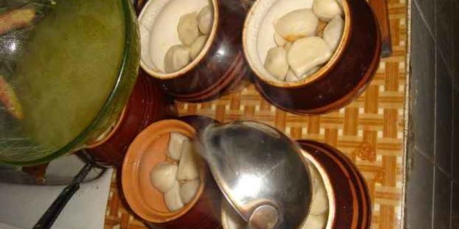 Рецепт пельменей в горшочках с печенью и бульоном