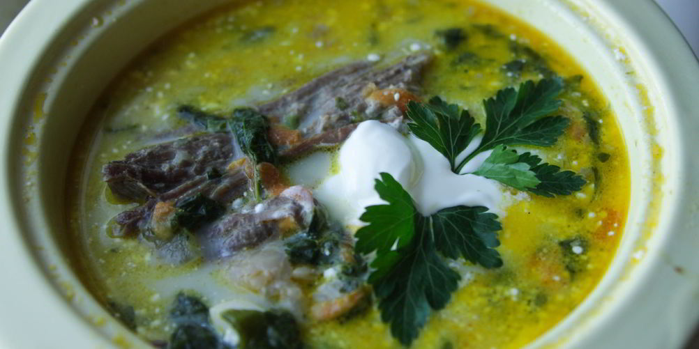 Как приготовить зеленый борщ с крапивой, черемшой и шпинатом на говяжьем бульоне