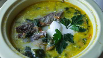 Рецепт Зеленого борща с крапивой, черемшой и шпинатом на говяжьем бульоне