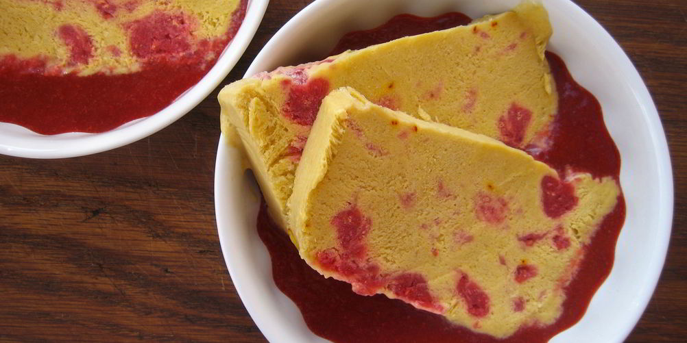 Как приготовить клубничного гаспачо с семифреддо из манго, малины и шафрана