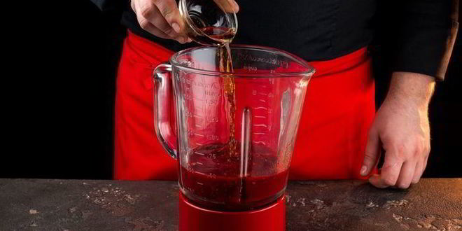 Рецепт свекольного гаспачо с козьим сыром