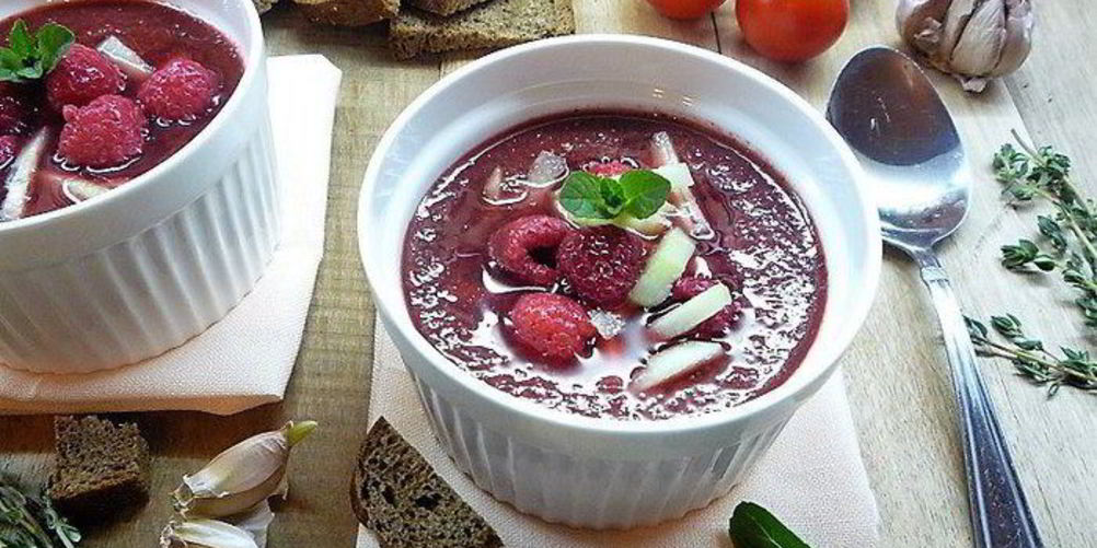 Как приготовить вишнево-малиновый гаспачо