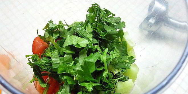 Рецепт вишнева-малинового гаспачо