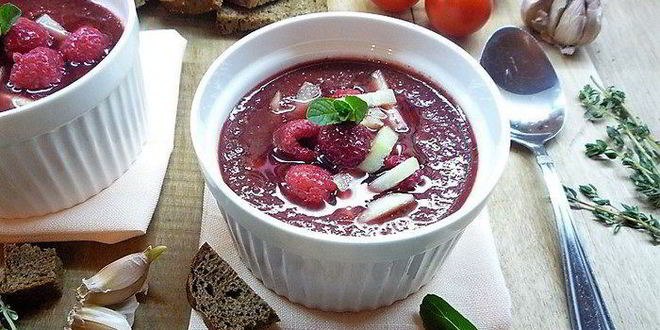 Рецепт вишнева-малинового гаспачо