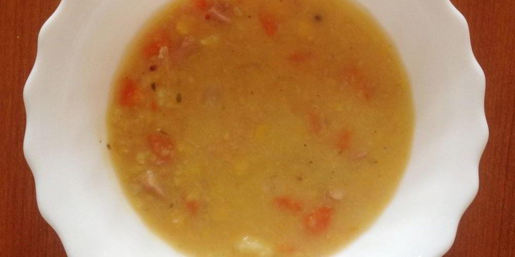Как приготовить гороховый суп с беконом и свиными ребрышками