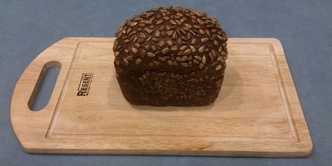 Рецепт горохового супа с копченостями в хлебе