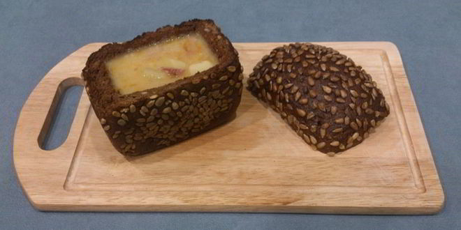 Рецепт горохового супа с копченостями в хлебе