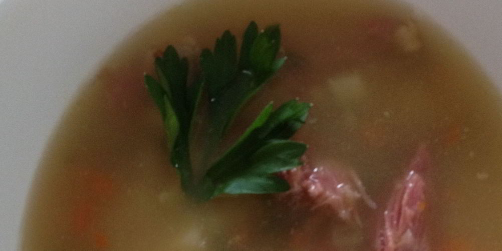 Как приготовить гороховый суп с копчеными ребрышками и сельдереем