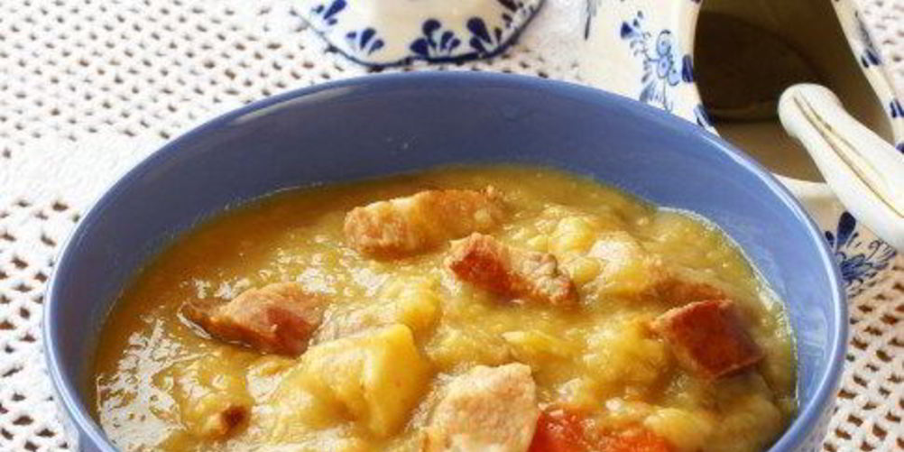 Как приготовить гороховый суп с копчеными ребрышками и зеленью