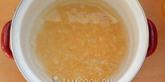 Рецепт горохового супа с копчеными свиными ребрами