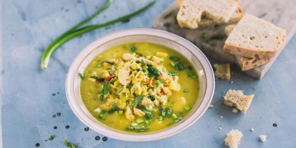 Как приготовить гороховый суп с курицей и рисом