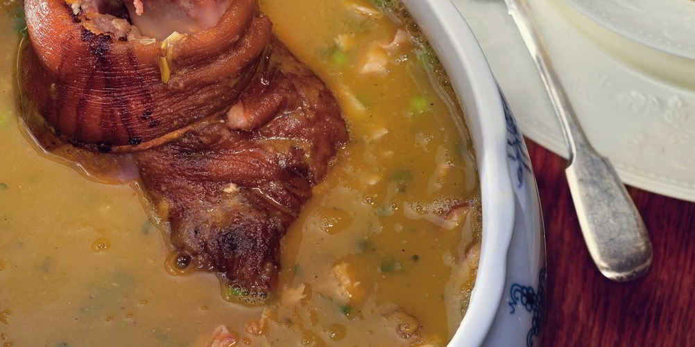 Как приготовить гороховый суп с мятой и свиной рулькой