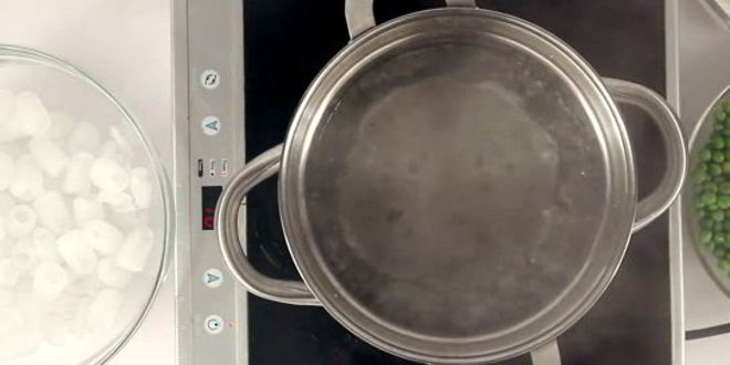 Рецепт горохового супа с мятой и свиной рулькой