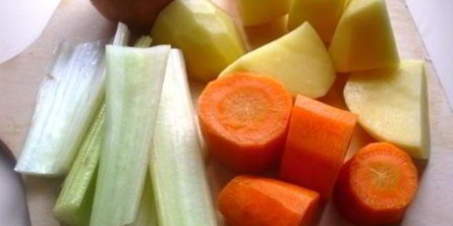 Рецепт легкого горохового супа с чесночными гренками