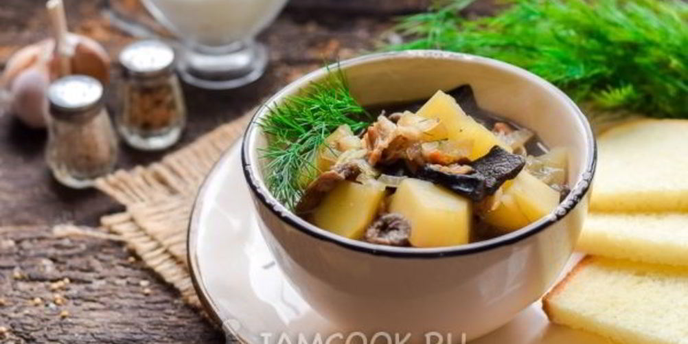 Как приготовить картофельный суп с беконом и сушеными грибами