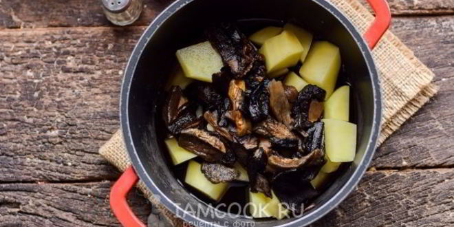 Рецепт картофельного супа с беконом и сушеными грибами