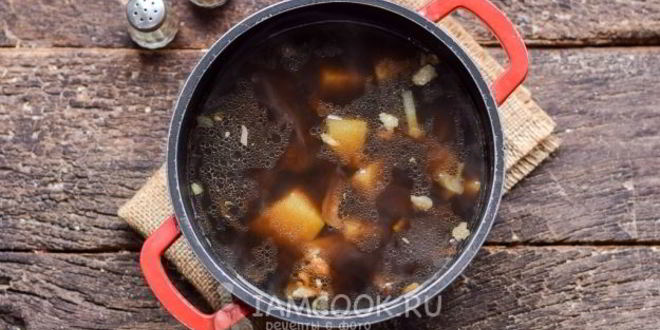 Рецепт картофельного супа с беконом и сушеными грибами