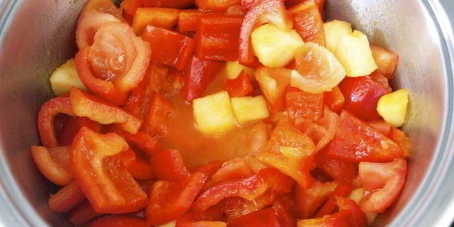 Рецепт холодного красного супа с ароматной крошкой