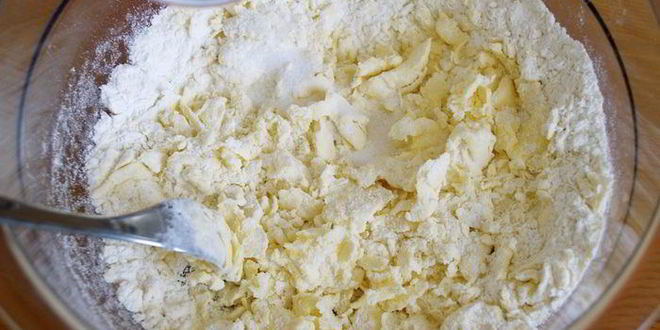 Рецепт холодного красного супа с ароматной крошкой