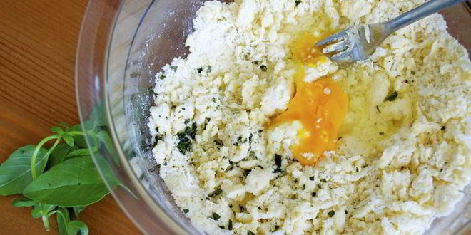 Рецепт холодного красного супа с ароматной крошкой