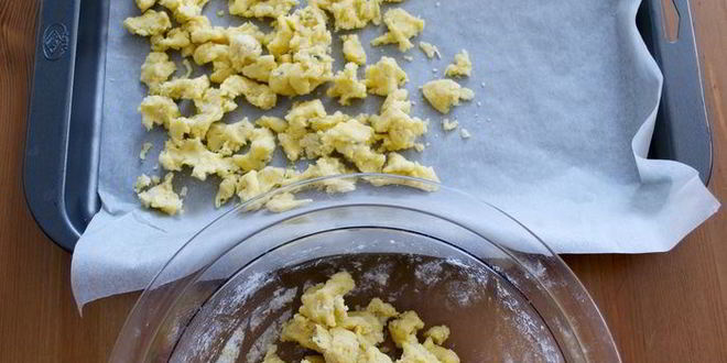 Рецепт холодного красного супа с ароматной крошкой