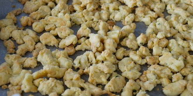 Рецепт холодного красного супа с ароматной крошкой