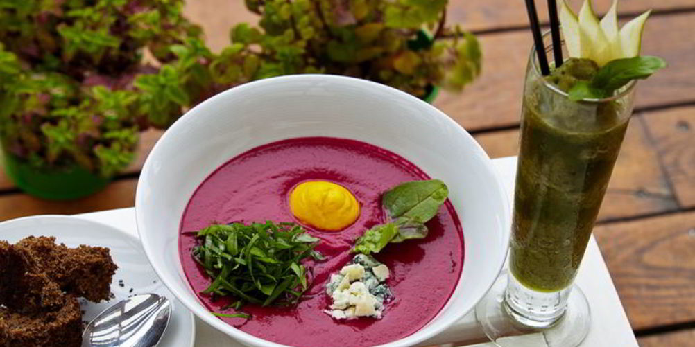 Как приготовить холодный крем-суп из свеклы с щавелем