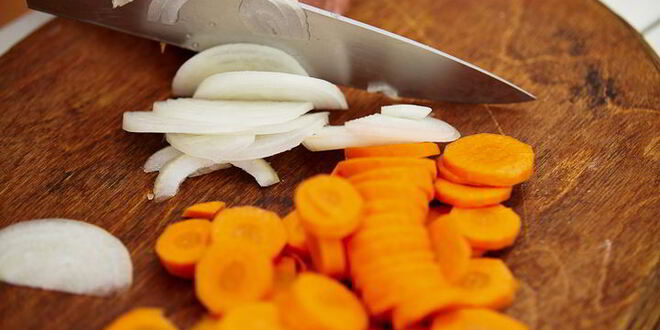 Рецепт холодного крема-супа из свеклы с щавелем