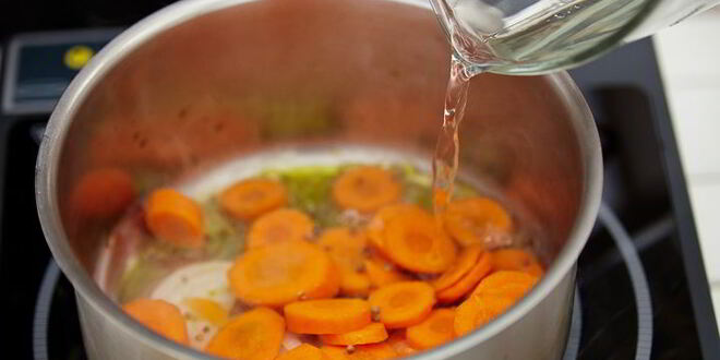 Рецепт холодного крема-супа из свеклы с щавелем