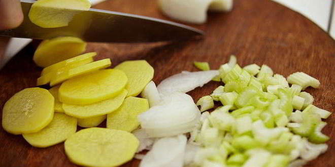 Рецепт холодного крема-супа из свеклы с щавелем