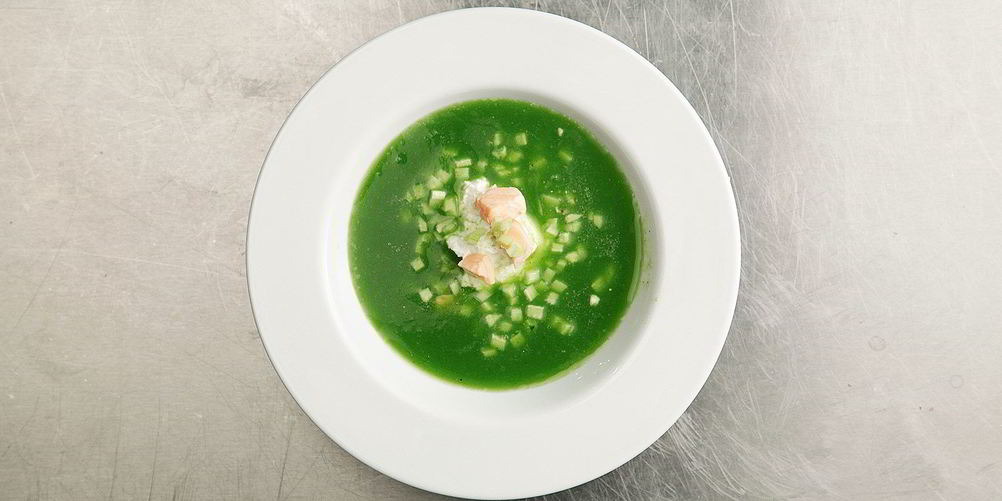 Как приготовить холодный огуречный суп с лососем