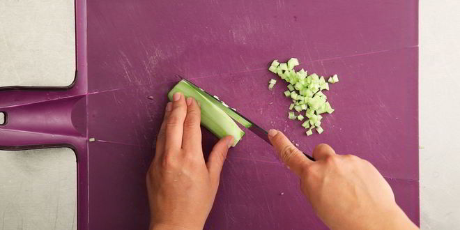 Рецепт холодного огуречного супа с лососем