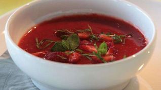 Рецепт Холодного сладкого супа с клубникой и ревенем