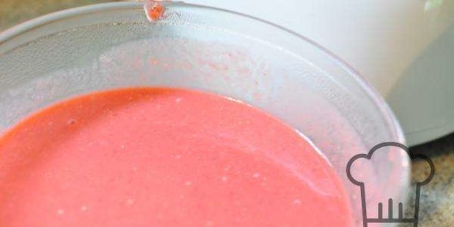 Рецепт холодного сладкого супа с клубникой и ревенем