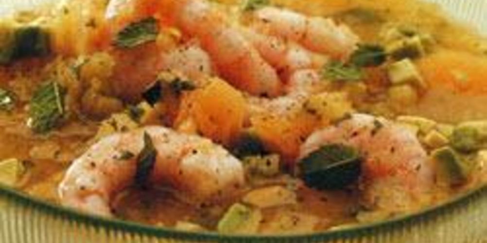 Как приготовить холодный суп из дыни с креветками и авокадо