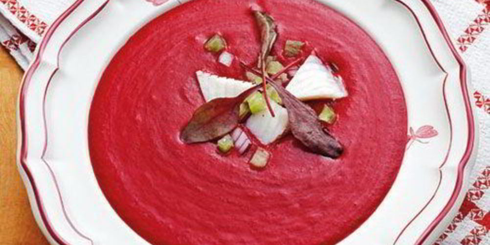 Как приготовить холодный суп с тилапией и свекольной ботвой