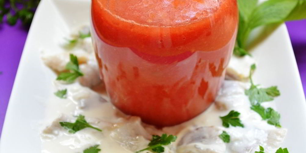 Как приготовить холодный томатно-творожный суп
