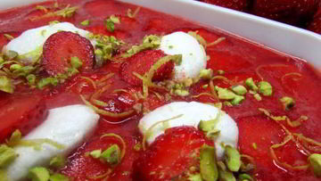 Рецепт Клубнично-лимонного холодный суп с нежными клецками