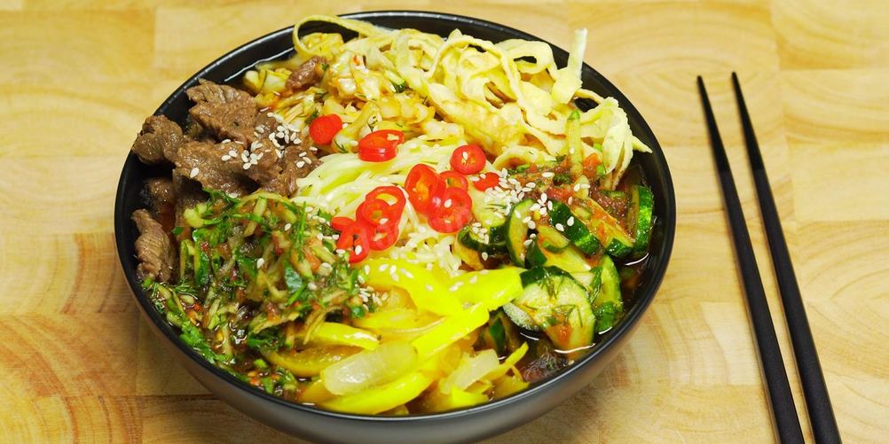 Как приготовить кукси с говядиной и яичной лапшой