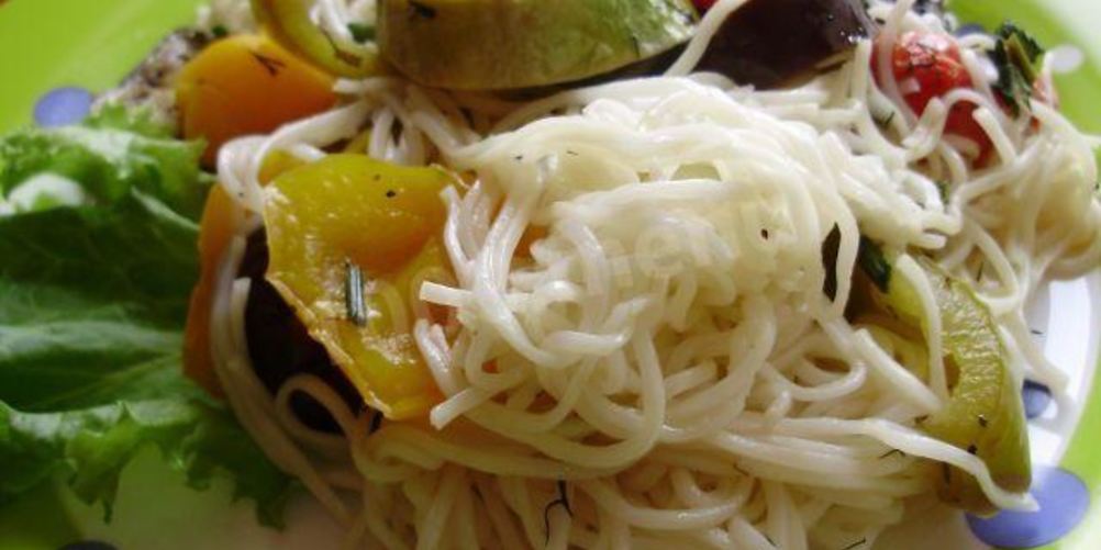 Как приготовить лапшу кукси с запеченными овощами