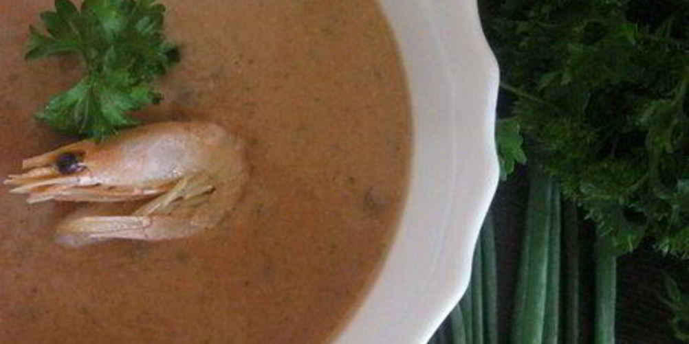 Как приготовить пряный холодный суп из огурца с креветками