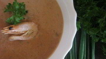 Рецепт Пряного холодного супа из огурца с креветками